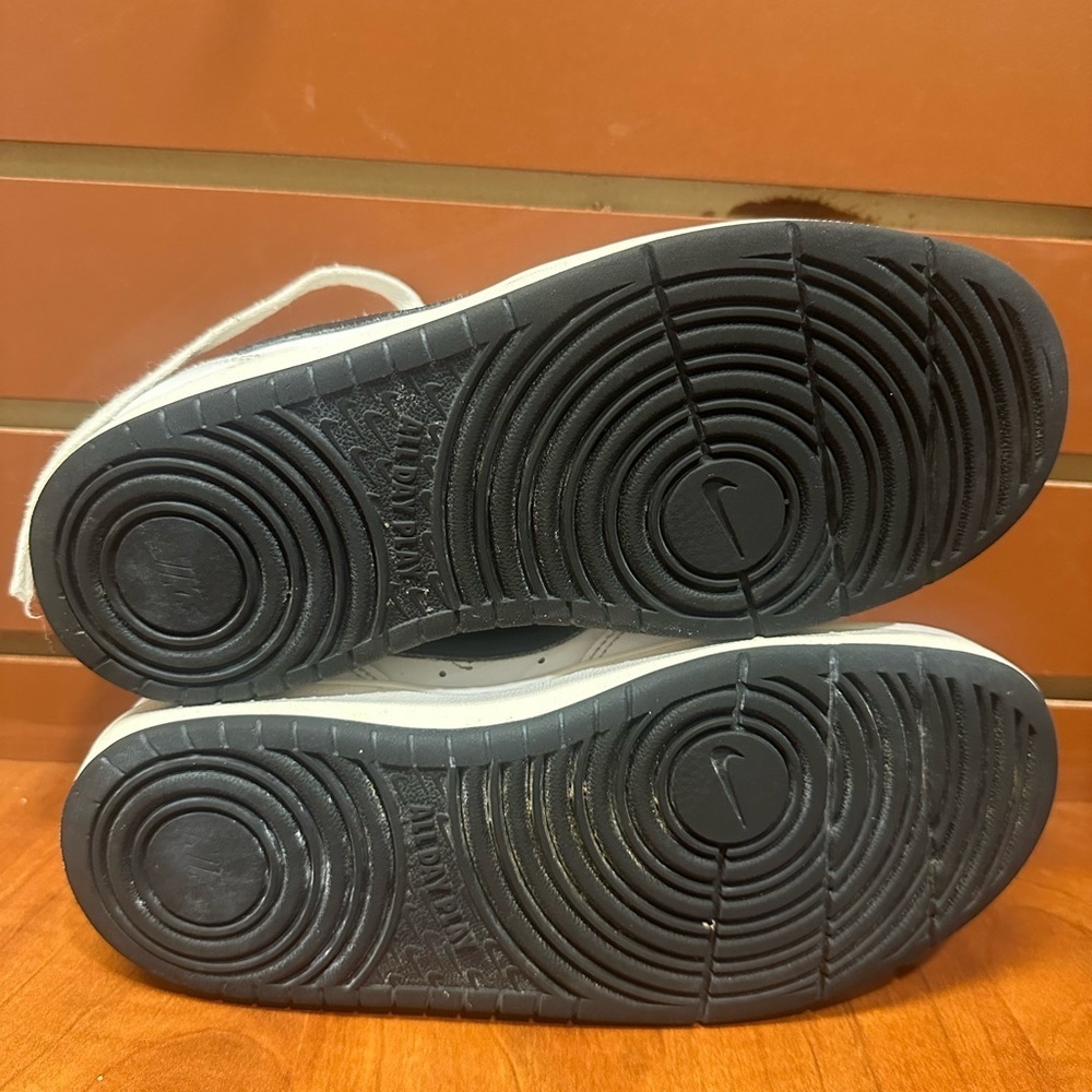 Nike White Classic Sneakers Low-Top Minimalist Design - Picture 8 of 14